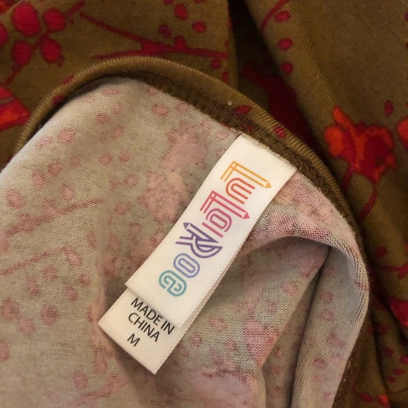 🌞LuLaRoe Perfect Tee Size Medium (Size Down 1-2) Floral - Picture 4 of 5